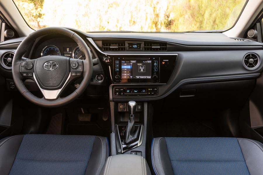 Торпедо Toyota Corolla SE 2016 года  (NA) (фото 11 из 13)